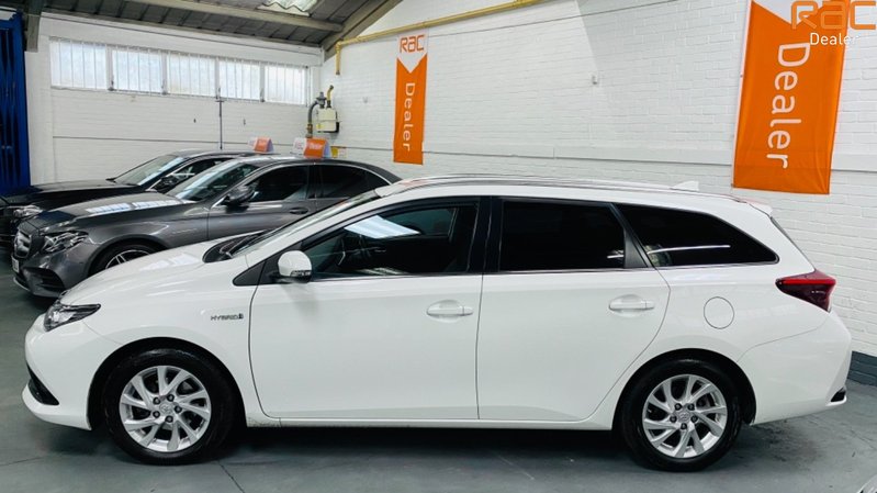 TOYOTA AURIS